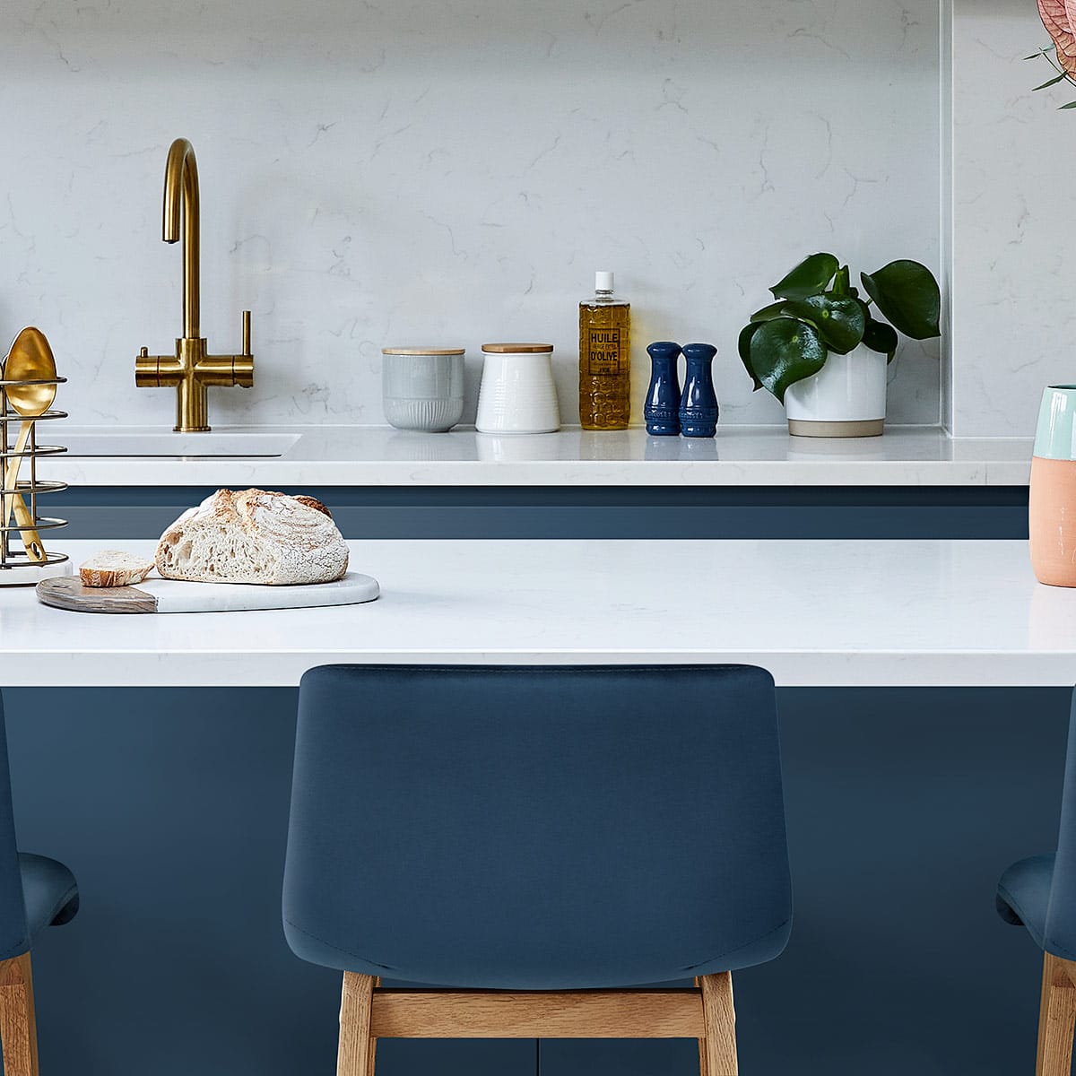 Samt Barhocker Eiche - Hoch Drift Blau